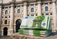 facciata borsa di Milano con soldi
