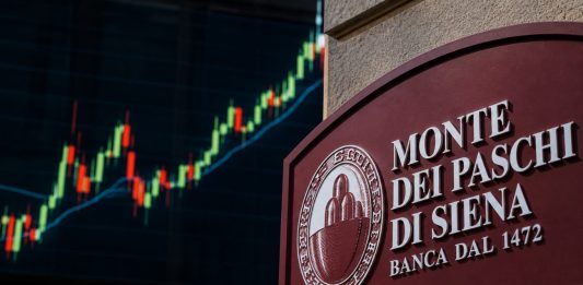 insegna MPS e grafico a candele