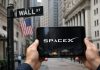 logo di SpaceX su un tablet