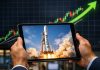 Corsa agli ETF a leva su SpaceX: nomi e ticker da segnarsi grafico al rialzo e razzo su tablet