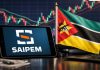 Azioni Saipem non si scaldano dopo lettera intenti con ExxonMobil Mozambique bandiera Mozambico e logo Saipem su tablet